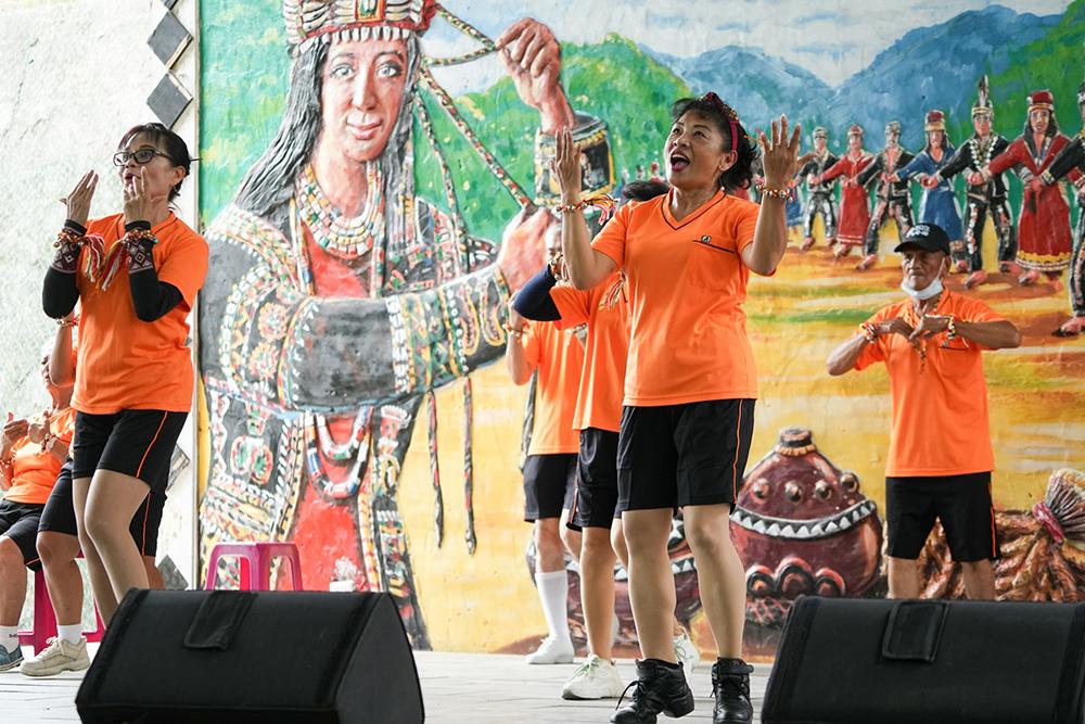 大武文健站表演
